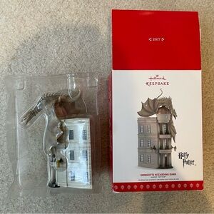RARE Hallmark Keepsake Gringotts Wizarding Bank Christmas Ornament 2017